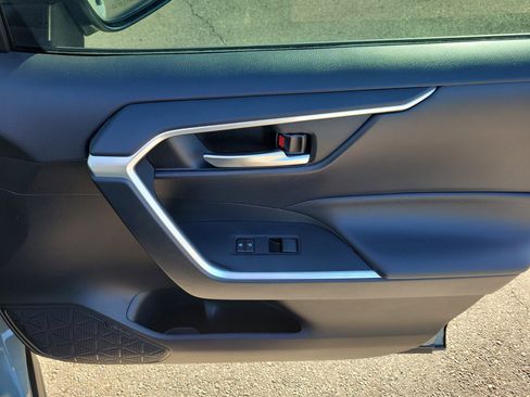 Used 2020 Toyota RAV4 XLE image 10