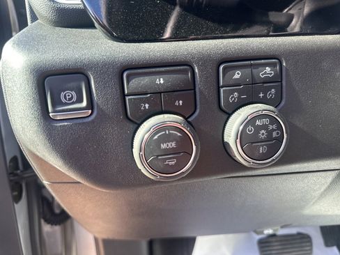 Used 2025 Chevrolet Silverado 3500 LT w/ Convenience Package image 12