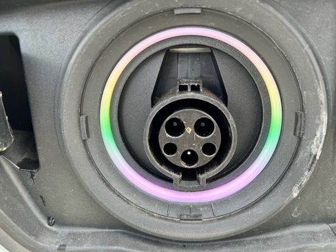 Used 2019 BMW 740e xDrive 740e xDrive iPerformance AWD 4 w/ Executive Package image 16