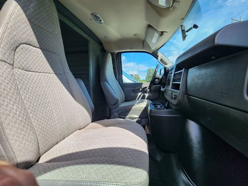 Used 2016 Chevrolet Express 2500 image 36