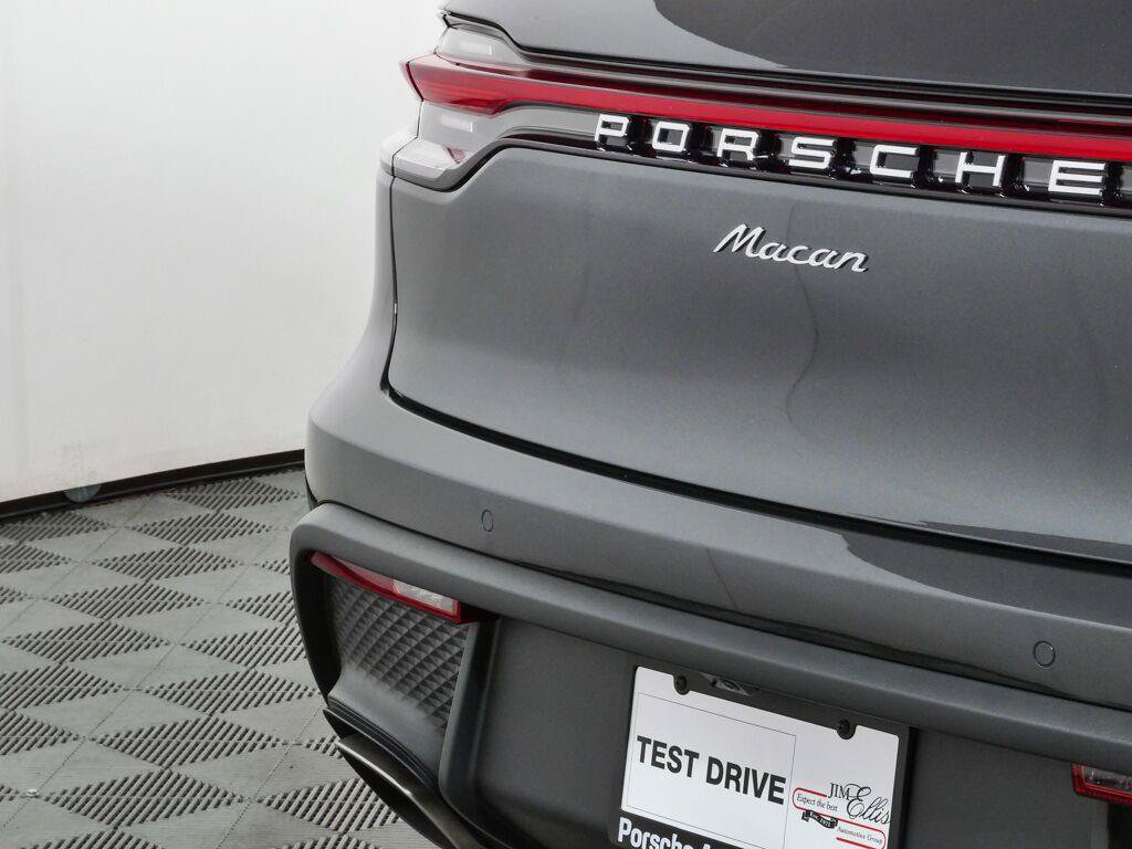 New 2026 Porsche Macan Turbo AWD/4WD image 38