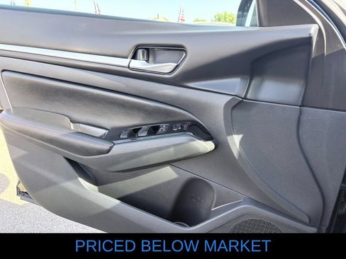 Used 2024 Nissan Altima 2.5 SR FWD image 12