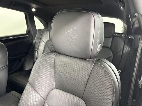 Certified 2025 Porsche Macan image 41