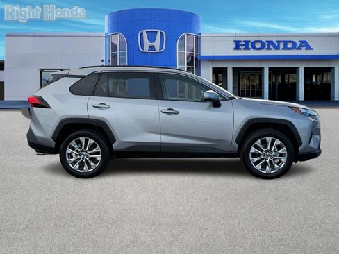 Used 2025 Toyota RAV4 XLE Premium image 8