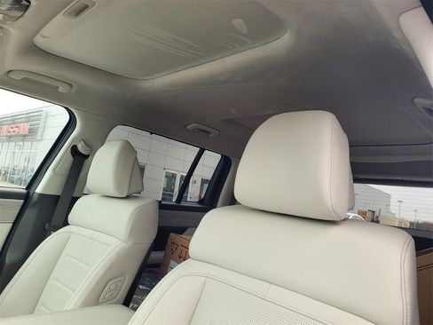 New 2025 Hyundai Santa Fe Calligraphy image 8