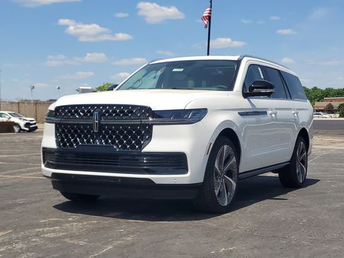 New 2026 Lincoln Navigator Black Label AWD/4WD image 2