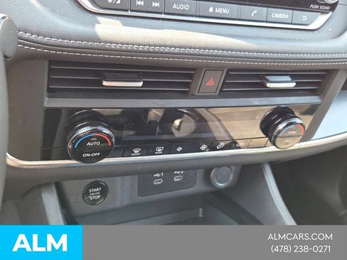 Used 2025 Nissan Rogue SV FWD image 22