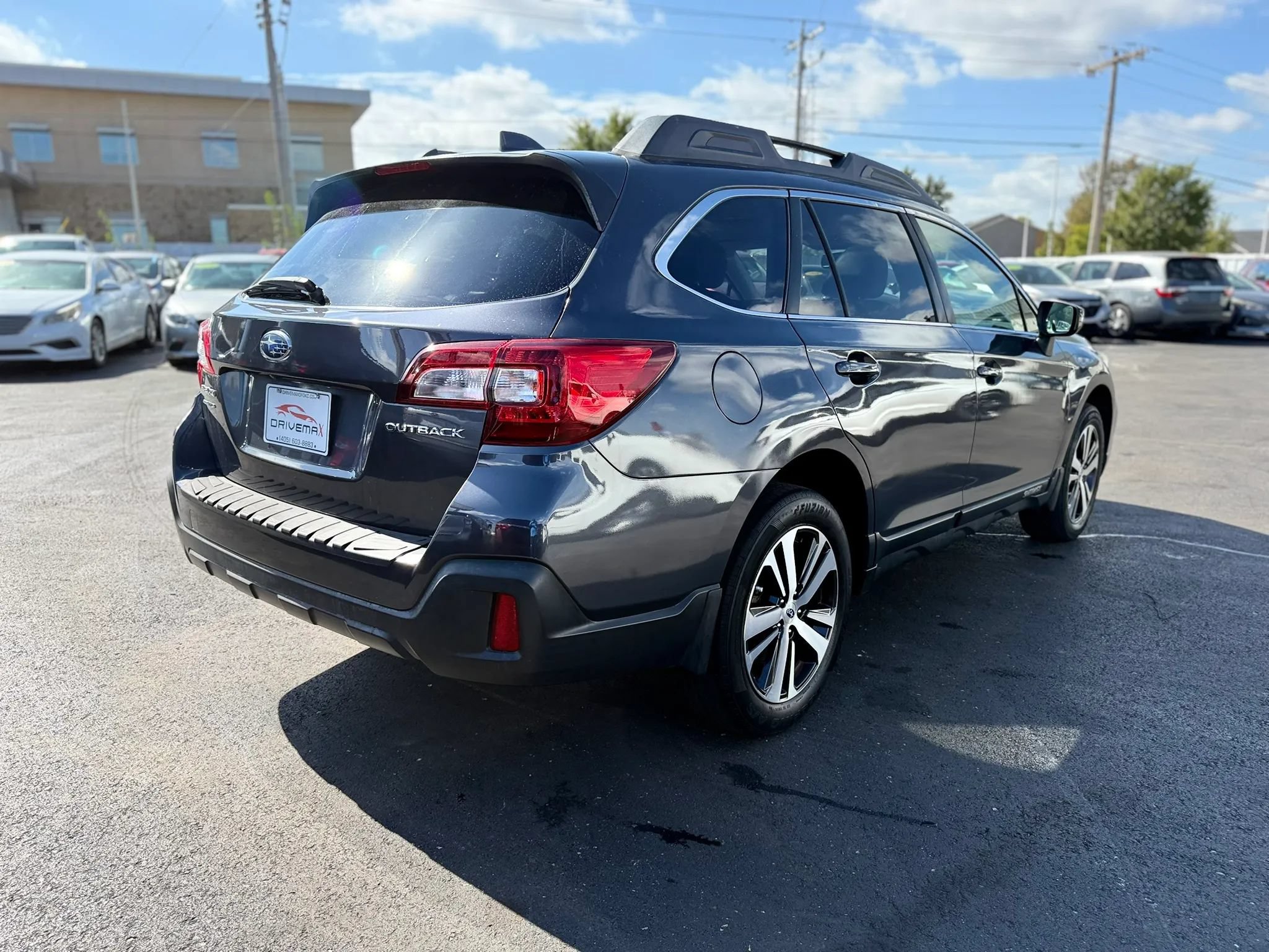 Used 2018 Subaru Outback 2.5i Limited w/ Popular Package #2 AWD/4WD image 3
