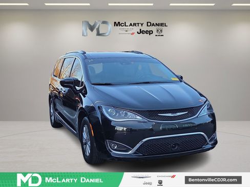 Used 2019 Chrysler Pacifica Touring-L w/ Advanced Safetytec Group image 1