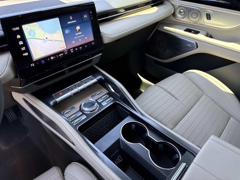 Certified 2025 Lincoln Nautilus Reserve AWD/4WD image 25