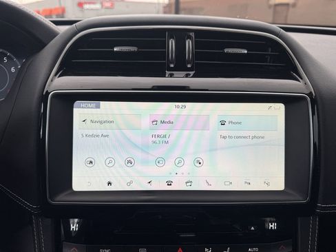 Used 2019 Jaguar F-PACE S image 35