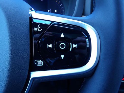 New 2026 Volvo XC60 B5 Core w/ Climate Package image 18