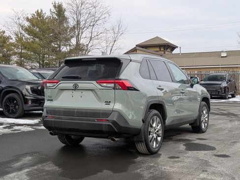 Used 2020 Toyota RAV4 XLE Premium image 4