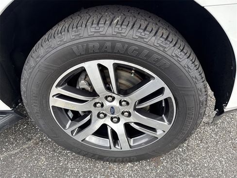 Used 2024 Ford Expedition Max Limited image 12