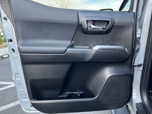 Used 2021 Toyota Tacoma TRD Off-Road image 13