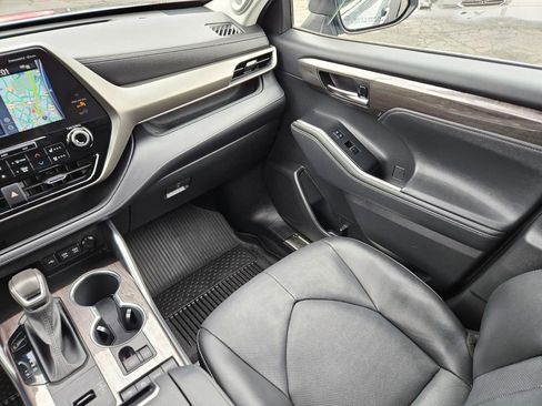 Used 2021 Toyota Highlander Limited image 15