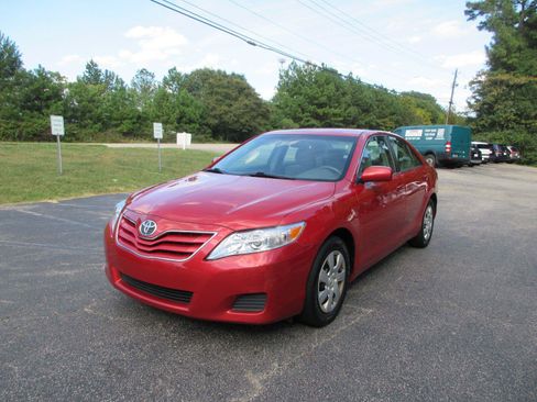Used 2011 Toyota Camry LE FWD image 1