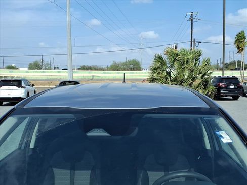 Used 2023 Kia Sorento LX image 10