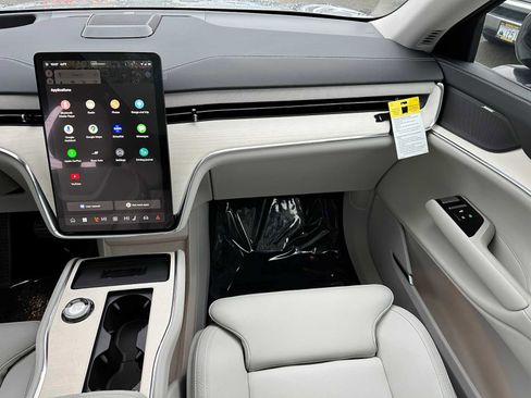 New 2025 Volvo EX90 Ultra image 19