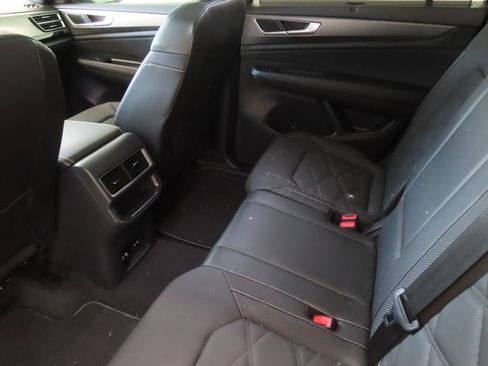 Used 2024 Volkswagen Atlas Cross Sport SE FWD image 23