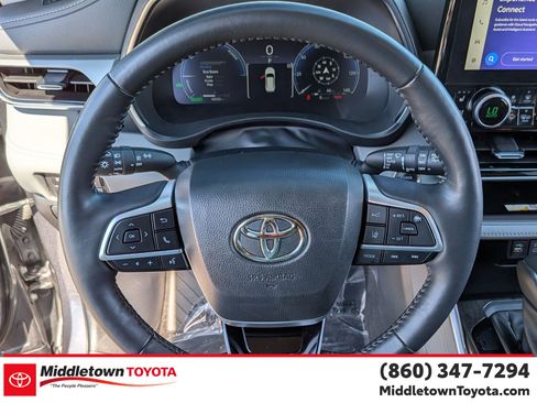 Used 2023 Toyota Highlander Platinum AWD/4WD image 17