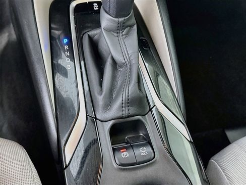 Used 2021 Toyota Corolla LE FWD image 23