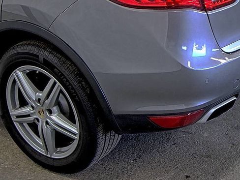 Used 2014 Porsche Cayenne Platinum Edition image 8