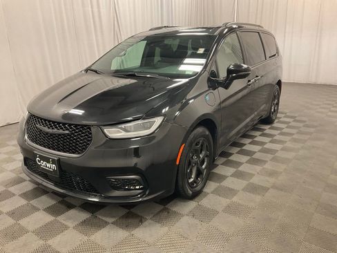 Used 2024 Chrysler Pacifica Premium image 9