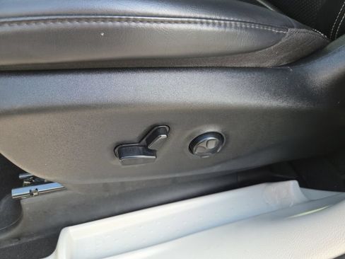 Used 2023 Chrysler Pacifica Touring-L FWD image 22
