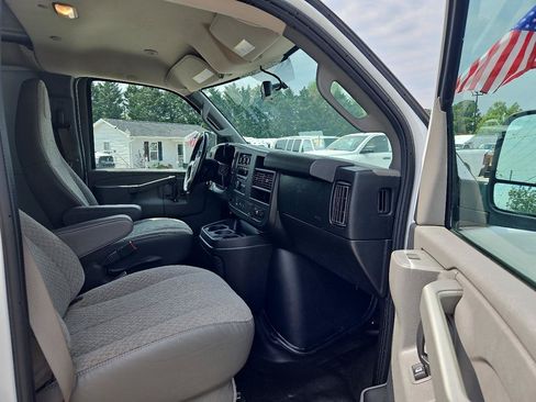 Used 2018 Chevrolet Express 2500 w/ Driver Convenience Package RWD image 25
