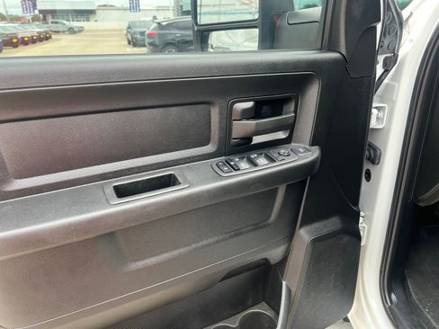 Used 2024 RAM 3500 Tradesman w/ Chrome Appearance Group AWD/4WD image 23