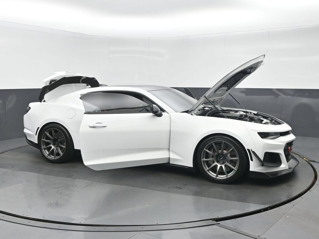 Used 2019 Chevrolet Camaro ZL1 RWD image 38