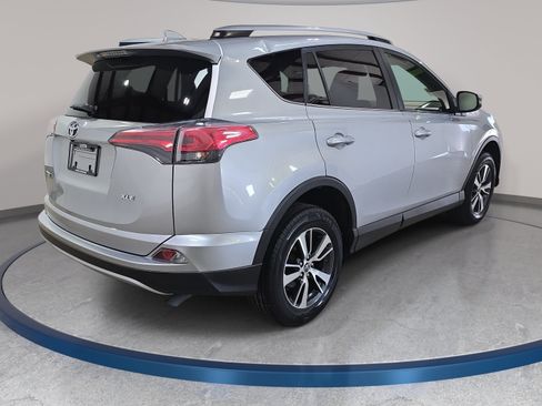 Used 2018 Toyota RAV4 XLE FWD image 6