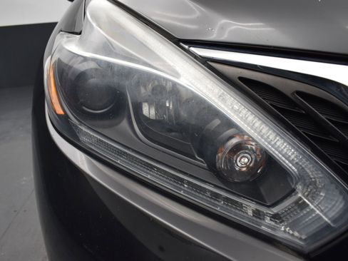 Used 2018 Nissan Murano S image 5