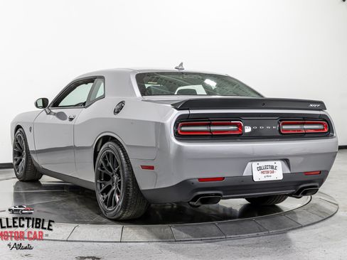 Used 2016 Dodge Challenger SRT Hellcat RWD image 17