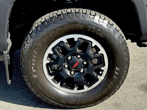 Used 2024 Toyota Tacoma TRD Off-Road image 32