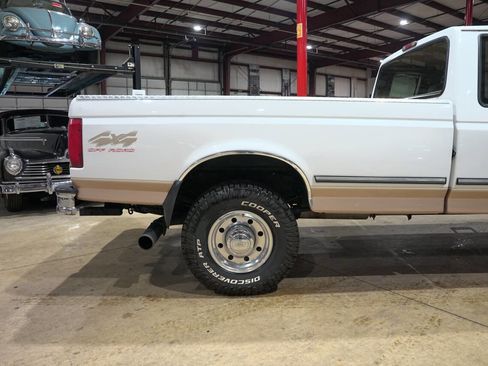 Used 1997 Ford F250 XLT image 9