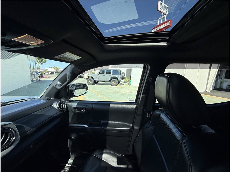 Used 2019 Toyota Tacoma Limited AWD/4WD image 30