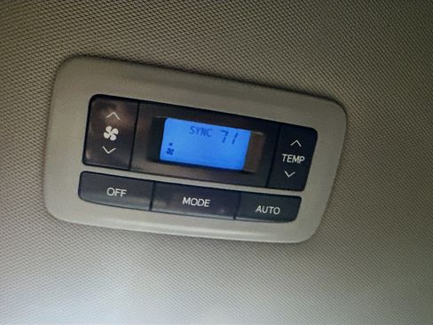Used 2019 Toyota Sienna XLE FWD image 28
