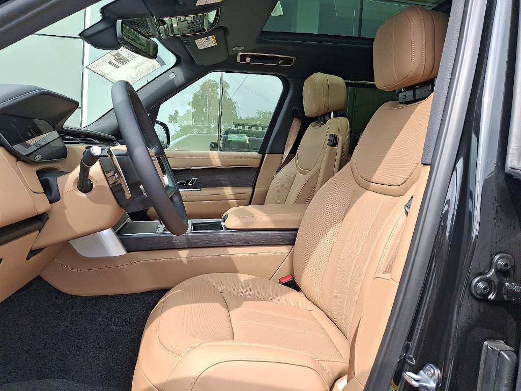 New 2026 Land Rover Range Rover Long Wheelbase SE AWD/4WD image 9