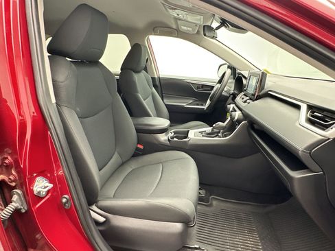 Used 2021 Toyota RAV4 LE AWD/4WD image 25