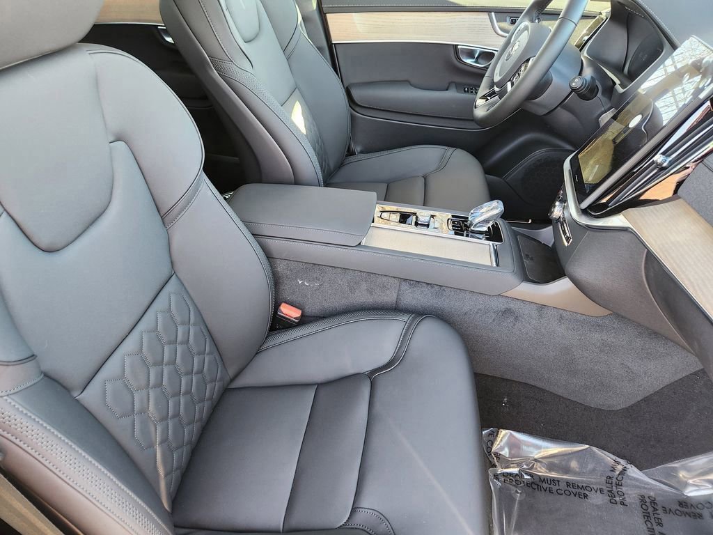 New 2026 Volvo XC90 T8 Plus w/ Protection Package Premier AWD/4WD image 5