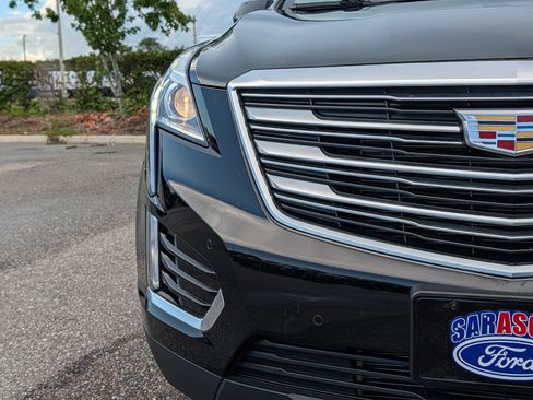 Used 2017 Cadillac XT5 Luxury w/ Driver Awareness Package FWD image 9