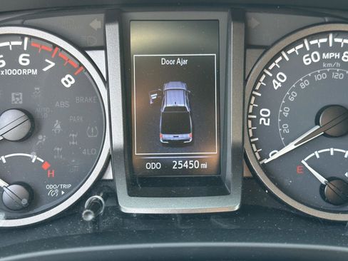 Used 2023 Toyota Tacoma TRD Off-Road image 13