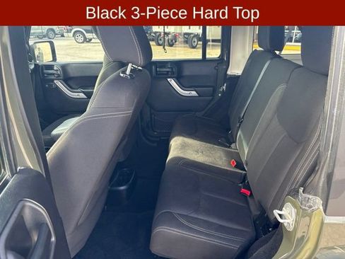 Used 2015 Jeep Wrangler Unlimited Sahara w/ Connectivity Group AWD/4WD image 16