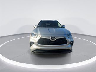 Used 2021 Toyota Highlander XLE video 3