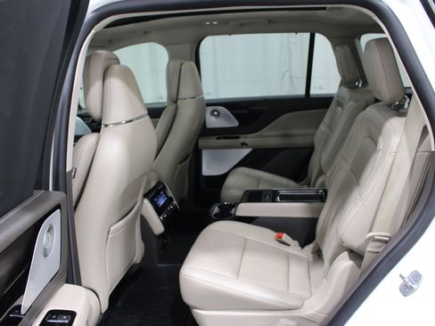 Used 2023 Lincoln Aviator Reserve w/ Equipment Group 201A AWD/4WD image 22