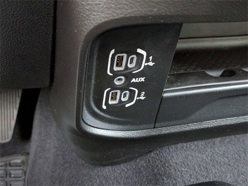 Used 2024 RAM 2500 Tradesman w/ Chrome Appearance Group image 21