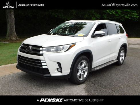 Used 2019 Toyota Highlander Limited Platinum FWD image 1