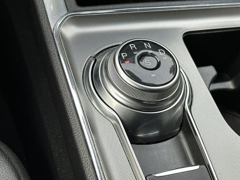 Used 2024 Ford Edge Titanium image 25